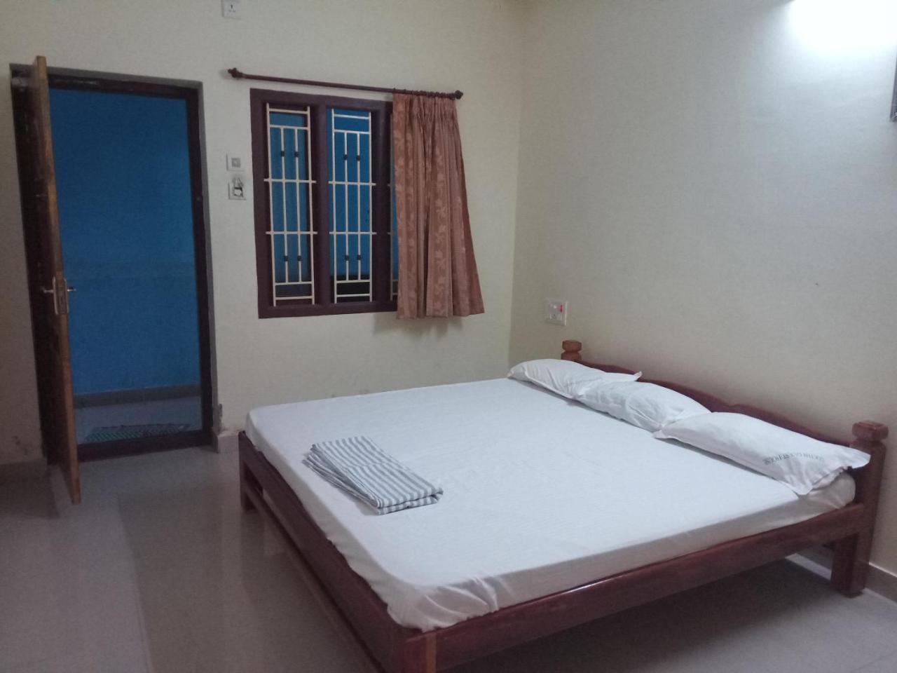 Sakthi Guest House & Residency, By Saraswathi Groups, Thirunallar, Karaikal Pillaittiruvasal Zewnętrze zdjęcie